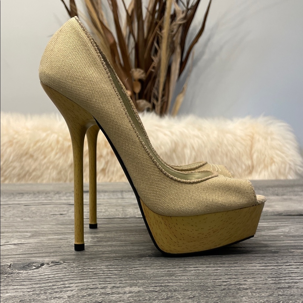 NWOT Bebe Sky-High Platform Heels